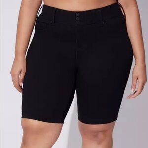 Torrid Black Bermuda Jegging Super Soft Shorts Sz 20W NWT